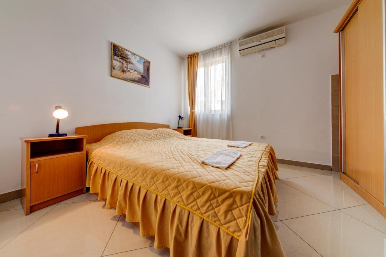Hotel Suzana بودفا الغرفة الصورة
