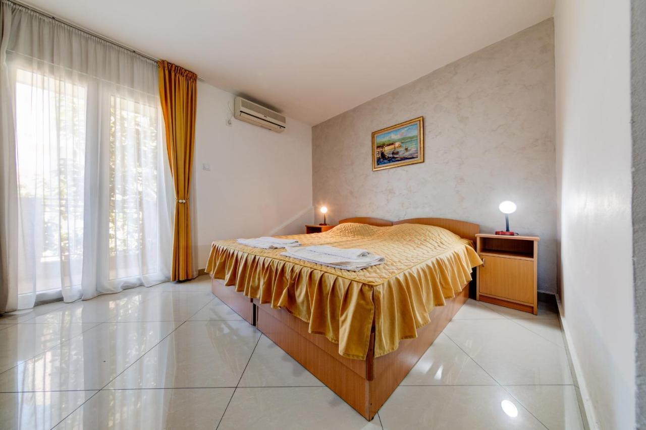 Hotel Suzana بودفا الغرفة الصورة