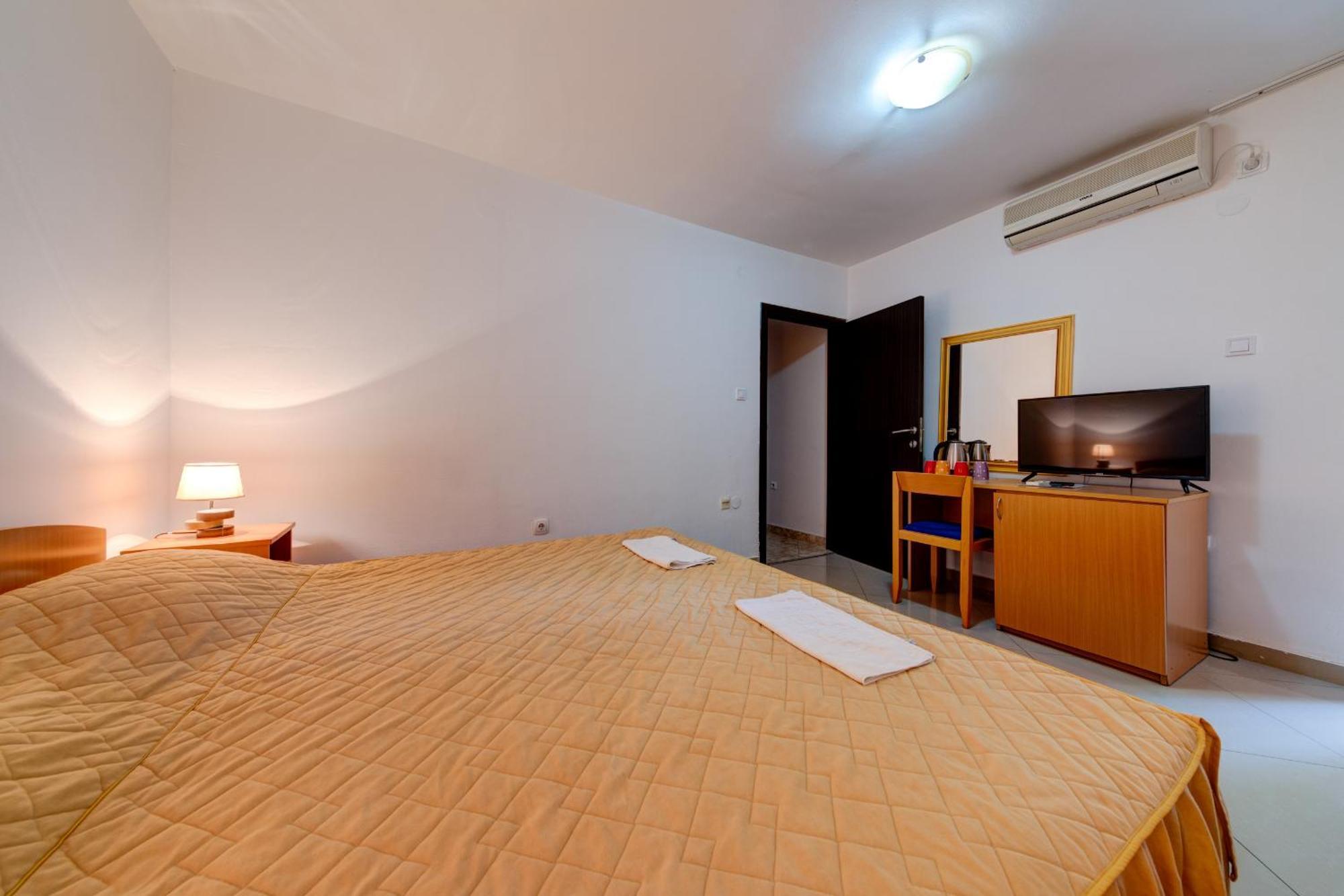 Hotel Suzana بودفا الغرفة الصورة